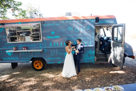 bride-and-groom-with-food-truck