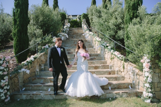 bride-and-groom-on-stairs-outside